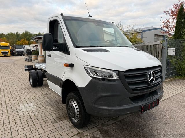 Transporter Fahrgestell MERCEDES-BENZ Sprinter 516 CDI 4x4 Fahrgestell/Klima/3-Sitze