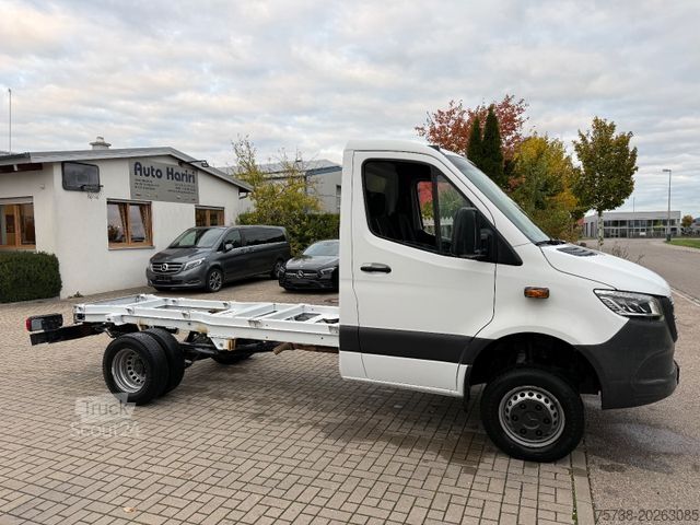 Transporter Fahrgestell MERCEDES-BENZ Sprinter 516 CDI 4x4 Fahrgestell/Klima/3-Sitze