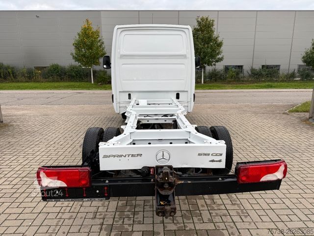 Transporter Fahrgestell MERCEDES-BENZ Sprinter 516 CDI 4x4 Fahrgestell/Klima/3-Sitze