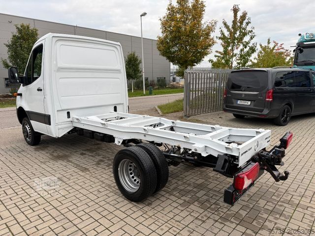 Transporter Fahrgestell MERCEDES-BENZ Sprinter 516 CDI 4x4 Fahrgestell/Klima/3-Sitze