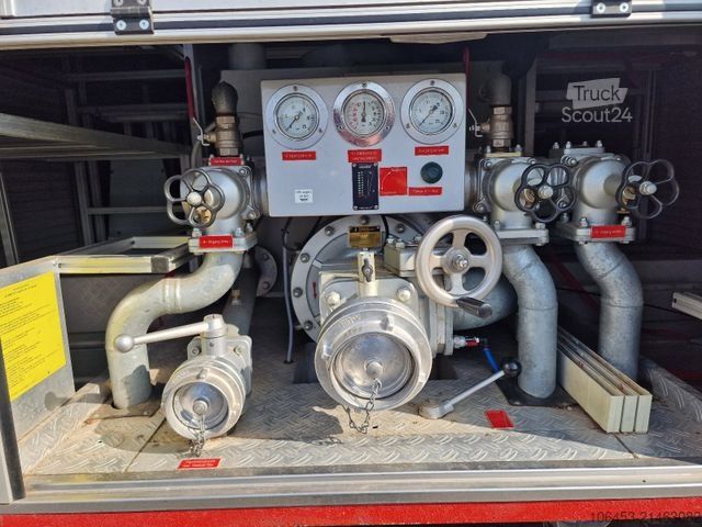 Autocisterna a vuoto MAN 8.136 4X4 Rüstwagen Allrad zuschaltbar 9 Sitzer