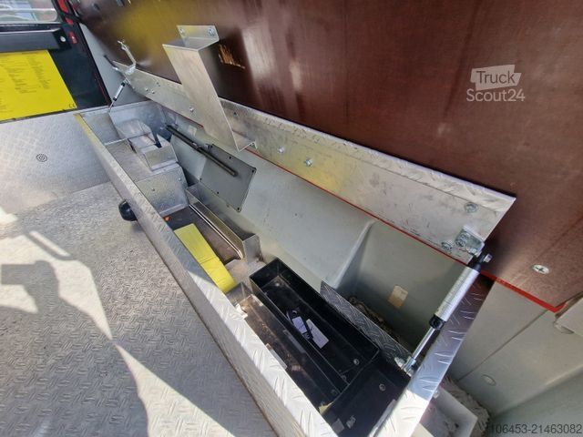 Autocisterna a vuoto MAN 8.136 4X4 Rüstwagen Allrad zuschaltbar 9 Sitzer