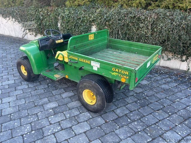 Remorque autochargeuse John Deere Gator 4x2 Benzin Kipppritsche Golfplatz Golfcar