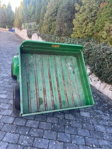 Remorque autochargeuse John Deere Gator 4x2 Benzin Kipppritsche Golfplatz Golfcar