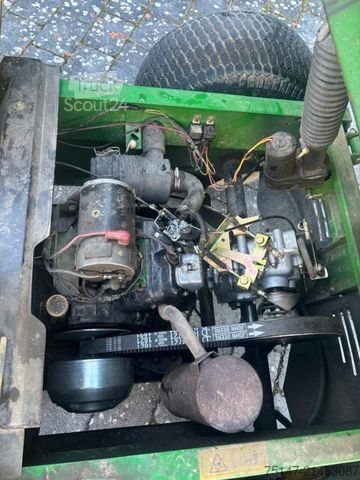 Remorque autochargeuse John Deere Gator 4x2 Benzin Kipppritsche Golfplatz Golfcar