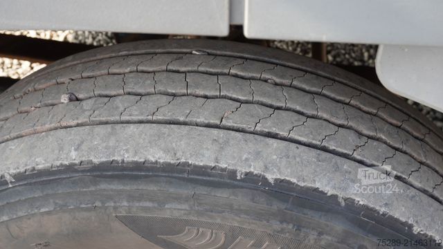 Benne tri-benne MERCEDES-BENZ Atego 824 Kipper Dreiseitenkipper Meiller