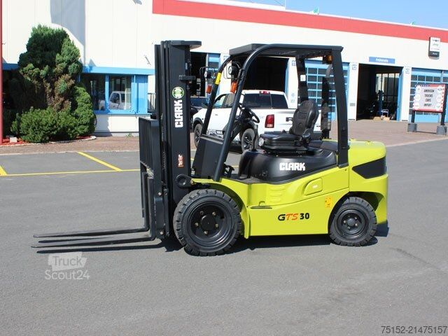 Chariot élévateur frontal Clark GTS 33 Dieselantrieb
