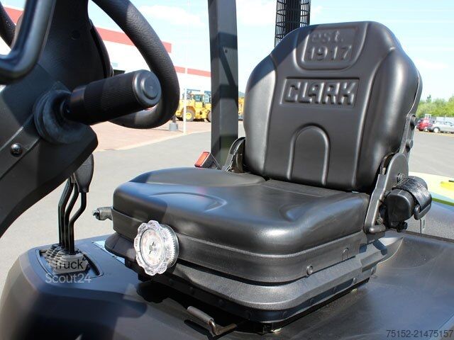 Chariot élévateur frontal Clark GTS 33 Dieselantrieb