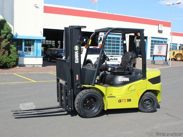 Chariot élévateur frontal Clark GTS 33 Dieselantrieb