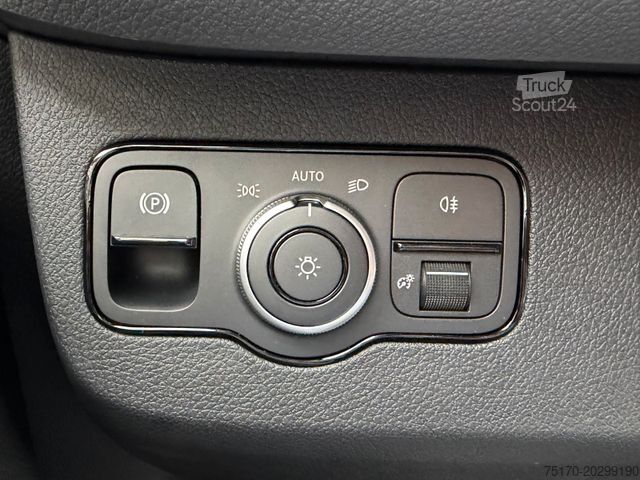 Dodávka s vysokou strechou MERCEDES-BENZ Sprinter 319 CDI 4325 DISTRONIC Klima AHK