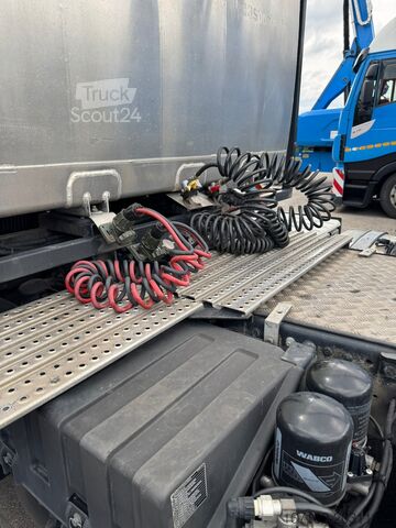 Standard nyerges vontató MAN TGX 26.560 6x4