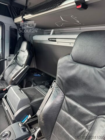 Standard nyerges vontató MAN TGX 26.560 6x4