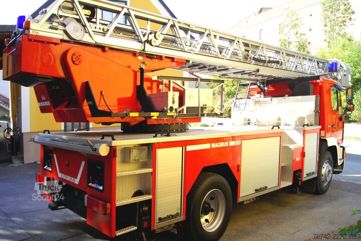 Camión de bomberos MAN LE 14.260 4x2 / Feuerwehr-Drehleiter DLK 23-12