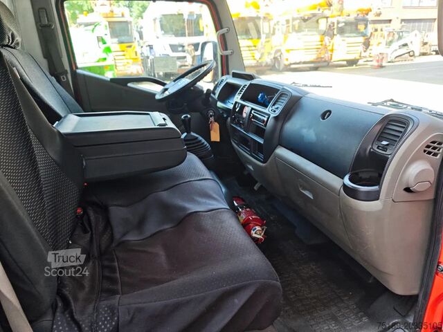 Підйомна платформа Nissan Cabstar 35.12 NT400 Multitel MT222