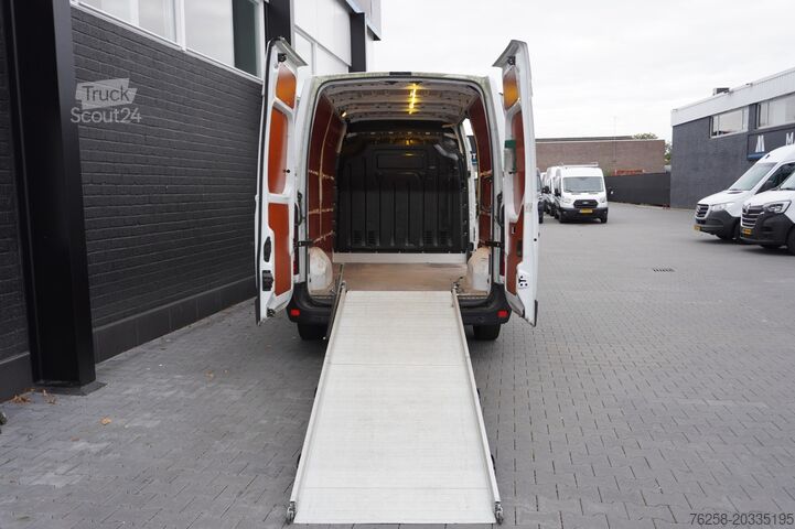 Bestelbus Renault Master 2.3 dCi 135PK L2H2 EURO 6 - Airco - Navi...