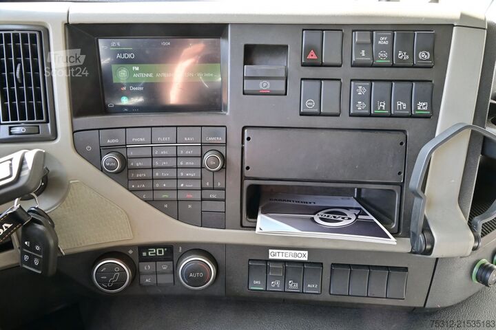 Flatbed truck Volvo FM330  E6 Retarder ADR LBW Alufelgen Bett