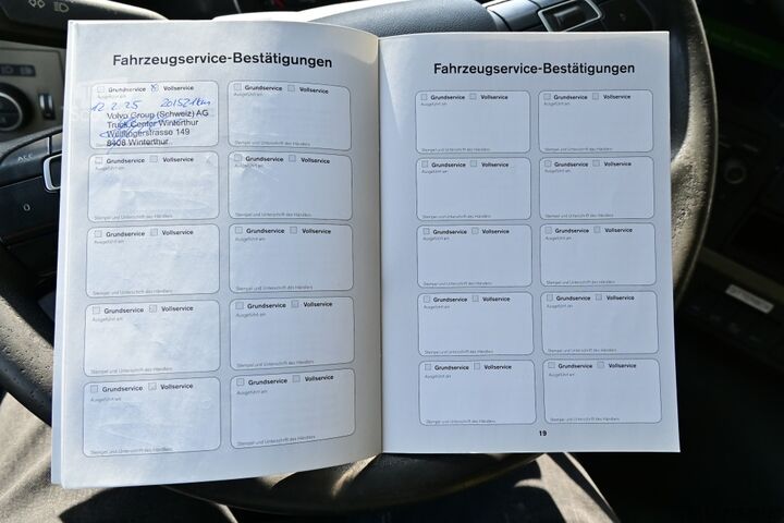 Flatbed truck Volvo FM330  E6 Retarder ADR LBW Alufelgen Bett