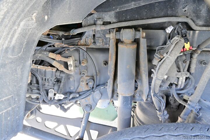 Flatbed truck Volvo FM330  E6 Retarder ADR LBW Alufelgen Bett