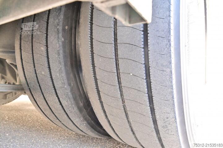 Flatbed truck Volvo FM330  E6 Retarder ADR LBW Alufelgen Bett