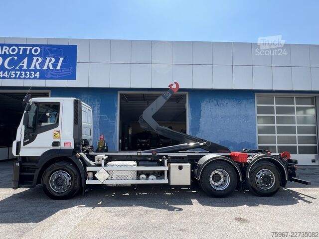 Hakowiec Iveco Stralis 460