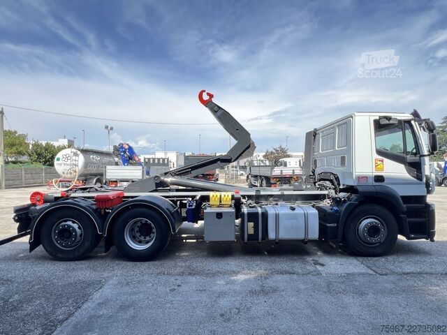 Hakowiec Iveco Stralis 460