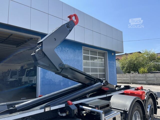 Hakowiec Iveco Stralis 460