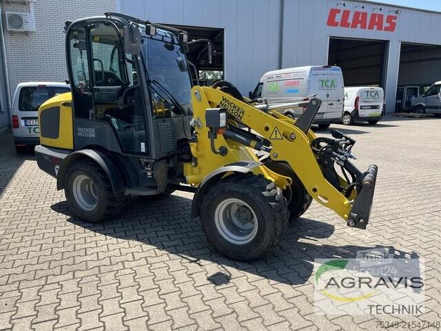 Încărcător de curte Neuson WL32