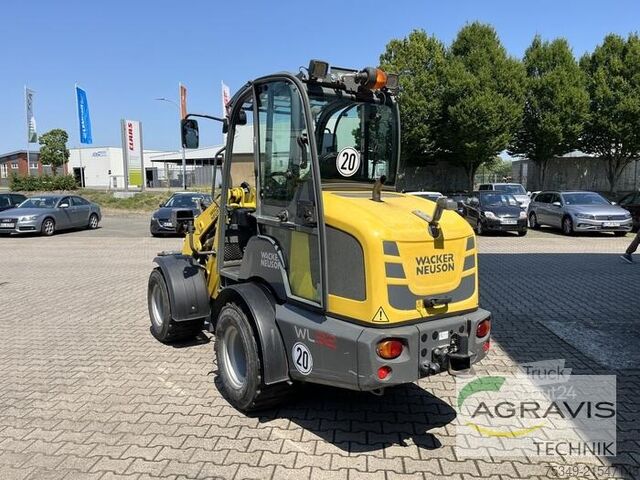 Încărcător de curte Neuson WL32