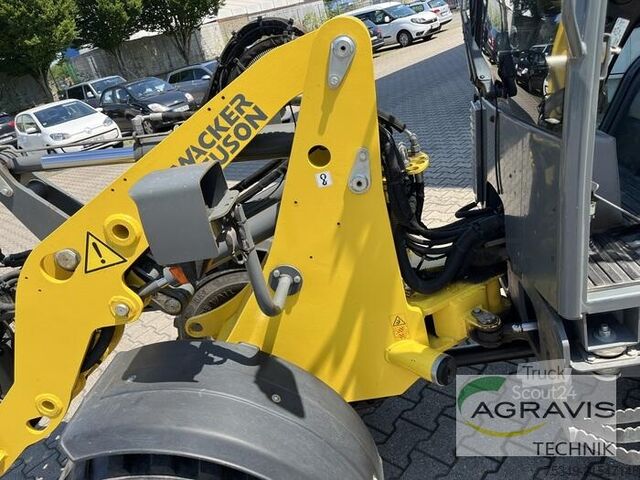 Încărcător de curte Neuson WL32