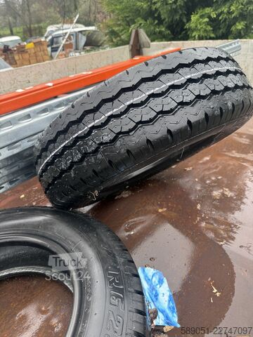 Tippbil skåpbil Nissan Cabstar