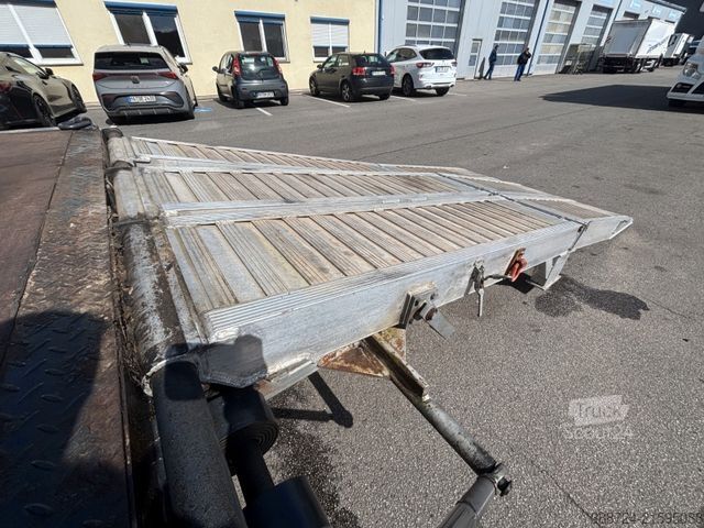 Камион с платформа IVECO 100E18 *3Sitze*Hydr. Rampen*Seilwinde*Fahrschule