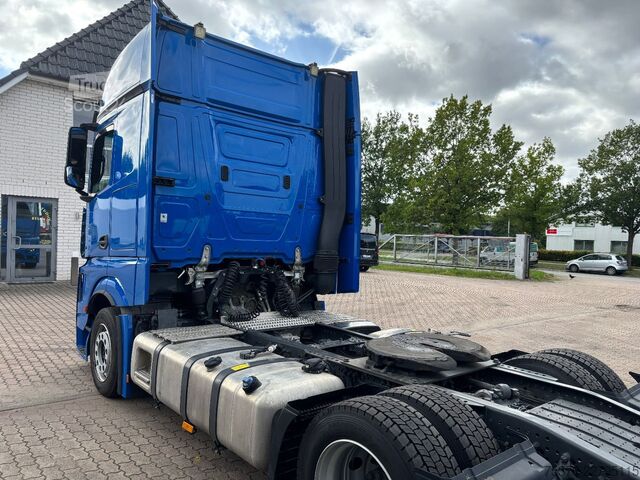 Nagy térfogatú nyergesvontató MERCEDES-BENZ Actros 1851 Giga Öl Retarder 2 Tanks Standklima