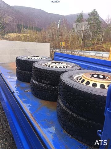 Flatbed Mercedes-Benz 616 CDI 5-seater flatbed truck as a repair object