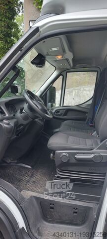 Φορτηγό με καρότσα & μουσαμά Iveco 70C18HA8/P