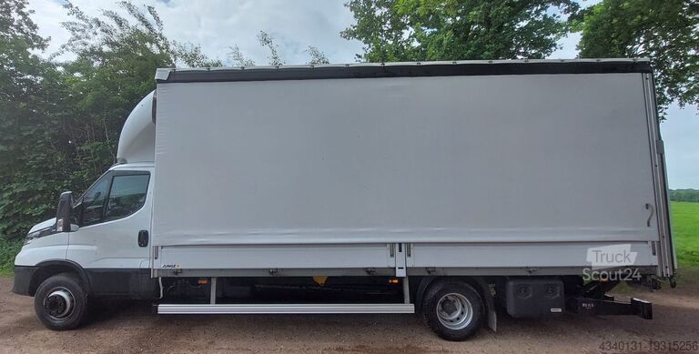 Lastbil med flak och presenning Iveco 70C18HA8/P