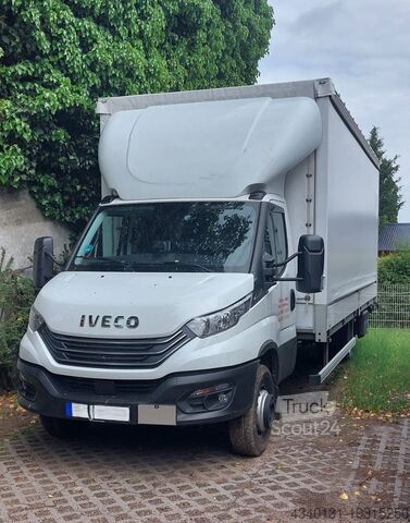 Lastbil med flak och presenning Iveco 70C18HA8/P
