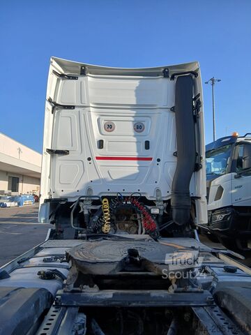 Standardni cestni vlačilec Mercedes-Benz Actros 1848