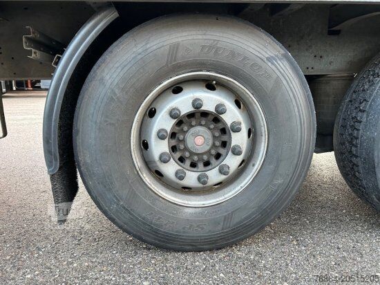 Auflieger mit Pritsche & Plane SCHMITZ SO1, GETRäNKEAUFLIEGER ORTEN SAFE SERVER,  LIFTACHSE, EDSCHA-VERDECK