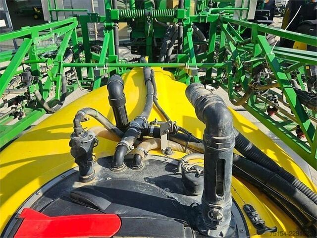 Pulvérisateur agricole John Deere M 740i