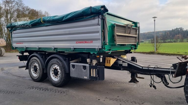 Prikolica s tristranskim samovozom Schwarzmüller M-Serie