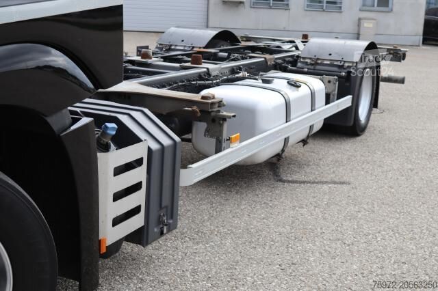 Вантажівка зі змінною надбудовою  Actros 1842 L nR BDF Volumen