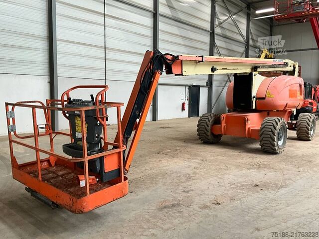 Шарнірно-телескопічна робоча платформа JLG 800 AJ