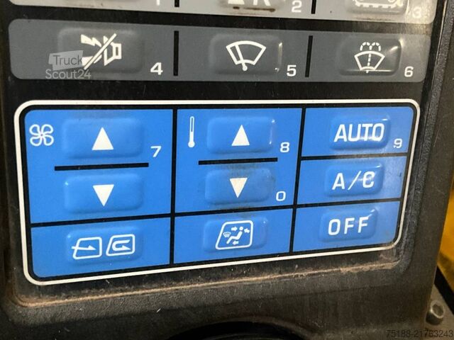 Pásový bagr Komatsu PC 138 US-11