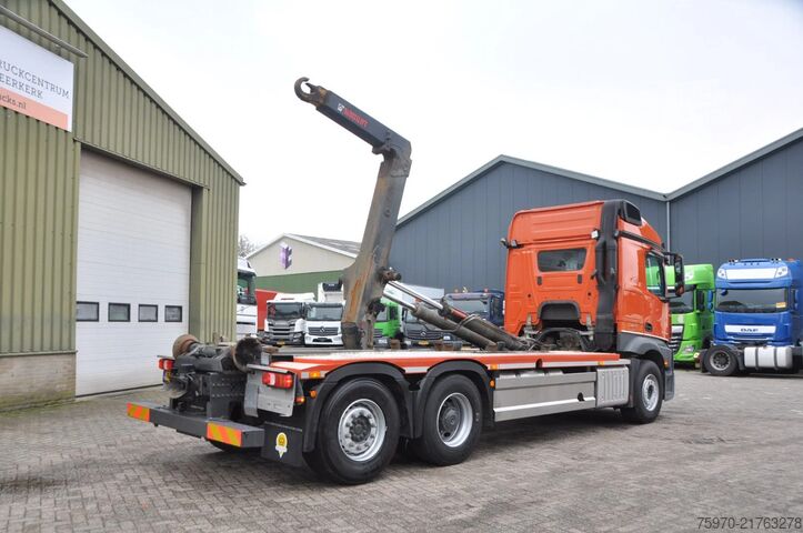 Koukkuvarsijärjestelmä Mercedes-Benz Actros 2548 6X2 + HIAB MULTI LIFT HAAKARM 21T