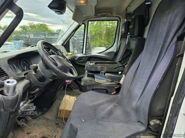 Yüksek tavanlı panelvan IVECO 35S16 HiMatic, Klima Automat, 1+2 Sitzer, AHK
