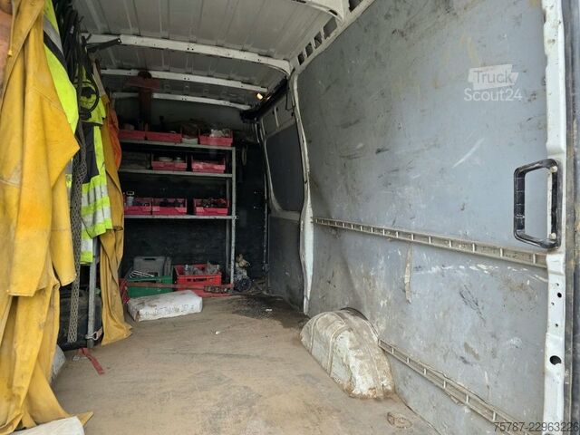 Yüksek tavanlı panelvan IVECO 35S16, 1+2 Sitzer, Klima Automat, Trennwand, AHK