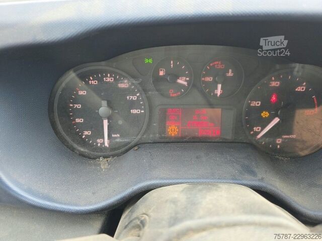 Yüksek tavanlı panelvan IVECO 35S16, 1+2 Sitzer, Klima Automat, Trennwand, AHK