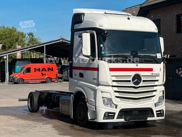 Шасі вантажівки MERCEDES-BENZ Actros 1833 4x2 Fahrgestell Euro6