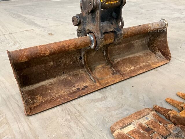 Kolesni bager Neuson EW 65