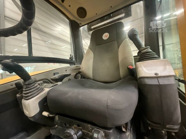 Escavatore gommato Neuson EW  65